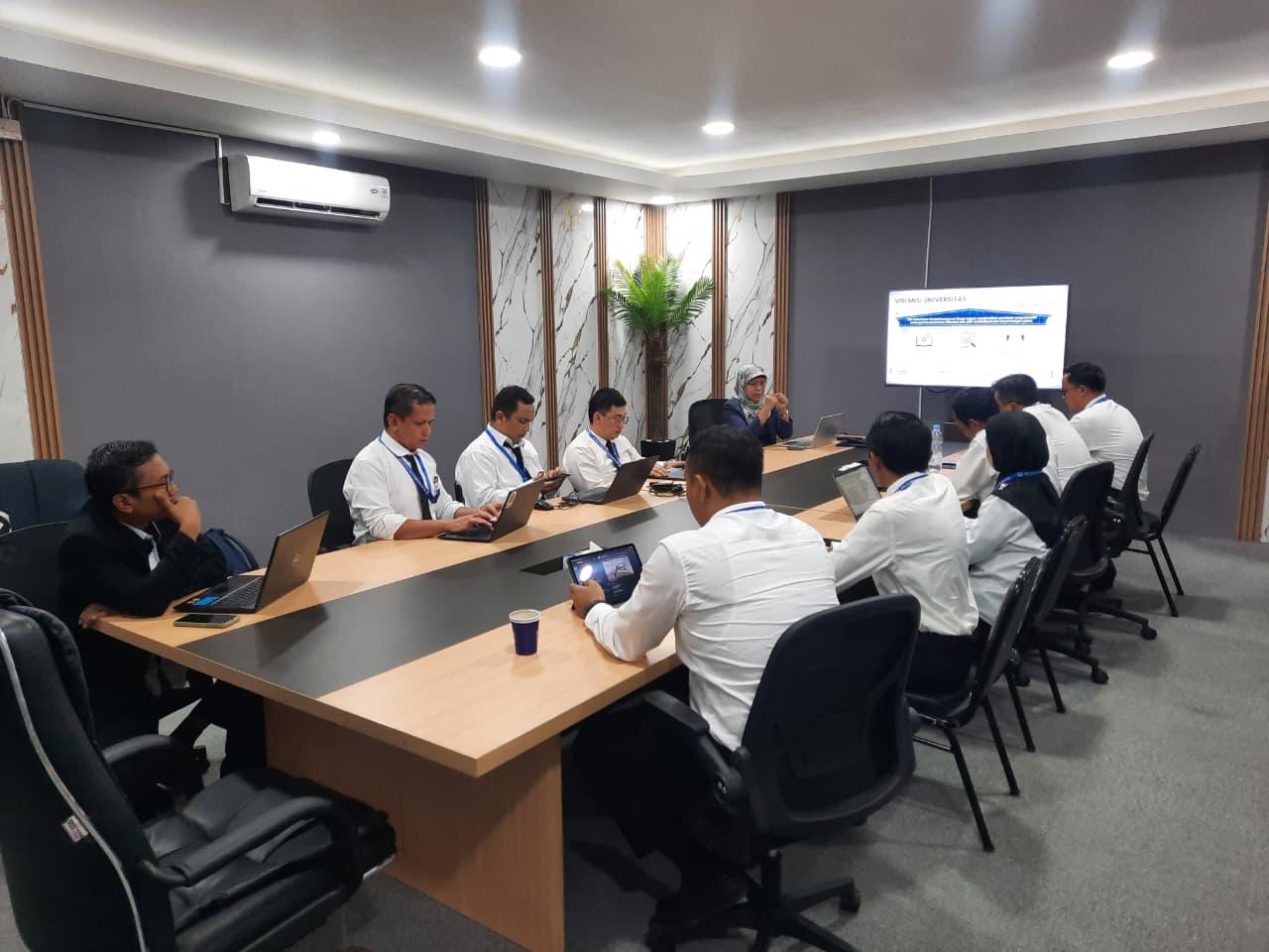 Diskusi kelompok dalam kegiatan Locus Studi